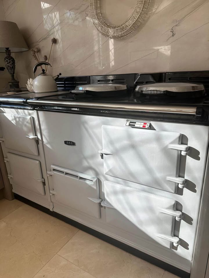Reconditioned 4 oven gas-fired Aga cooker in Pearl Ashes